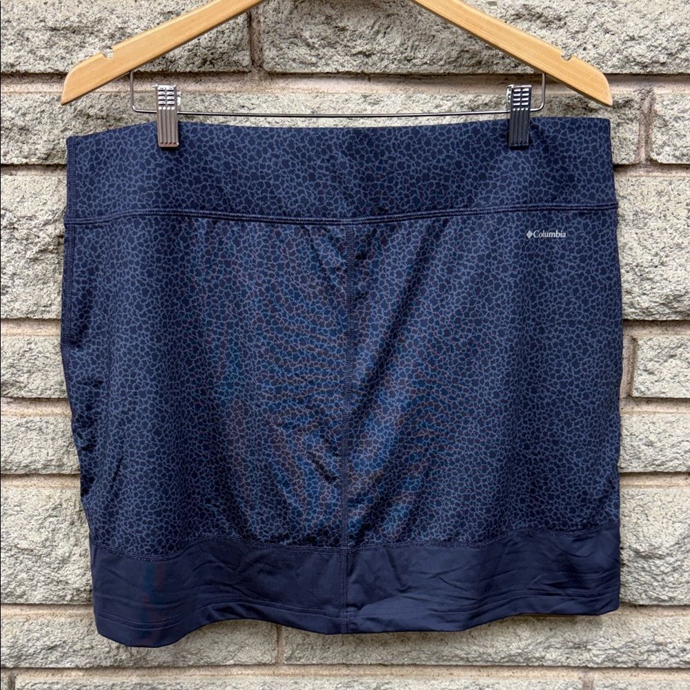 Columbia Navy Micro-Print Active Skort - Picture 2 of 5
